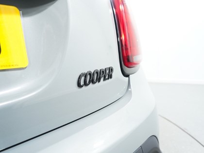 2022 (22) MINI HATCHBACK 1.5 Cooper Exclusive 3dr Auto