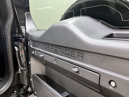 2021 (21) LAND ROVER DEFENDER 3.0 D300 X-Dynamic HSE 110 5dr Auto